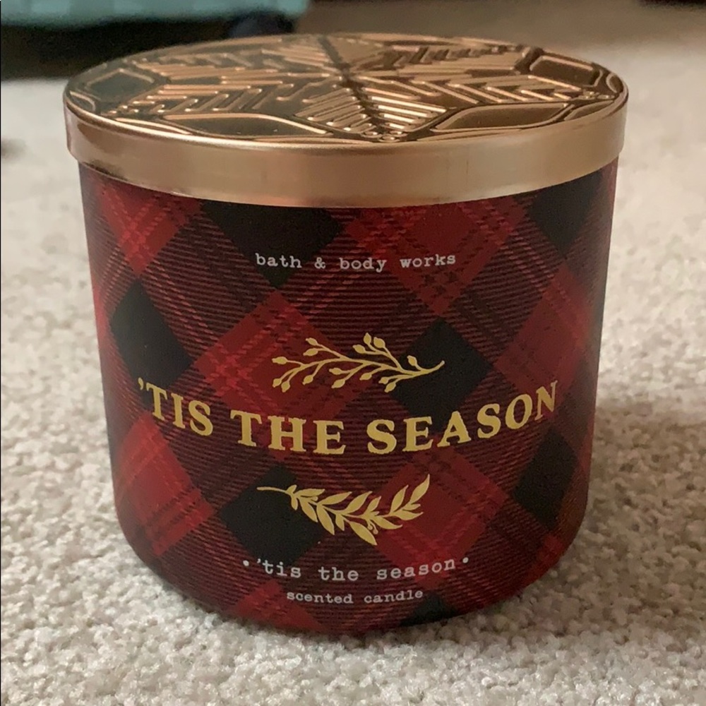 Bath & Body Works Candle- ‘Tis The Season - NWT